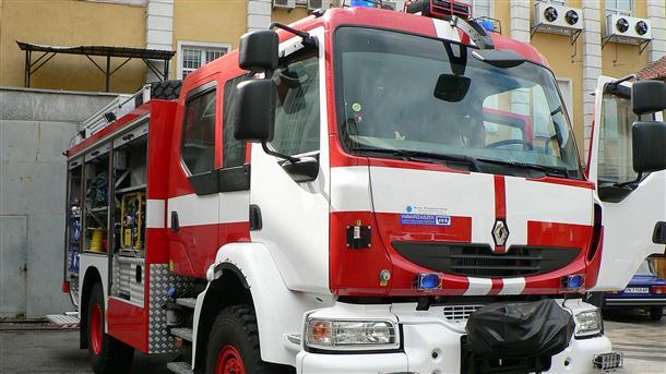 Последният работен ден на пожарникар Васил Гавазов от РСПБЗН-Пазарджик започна с традиционното къпане на изпроводяк
